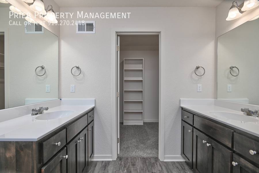 Townhouse for rent at 3227 N 103rd Place #BUILDING 33, Kansas City, KS 66109