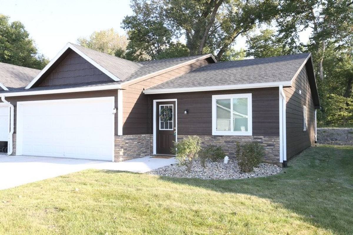 Apartment for rent at 1407 W Mills St, Winterset, IA 50273