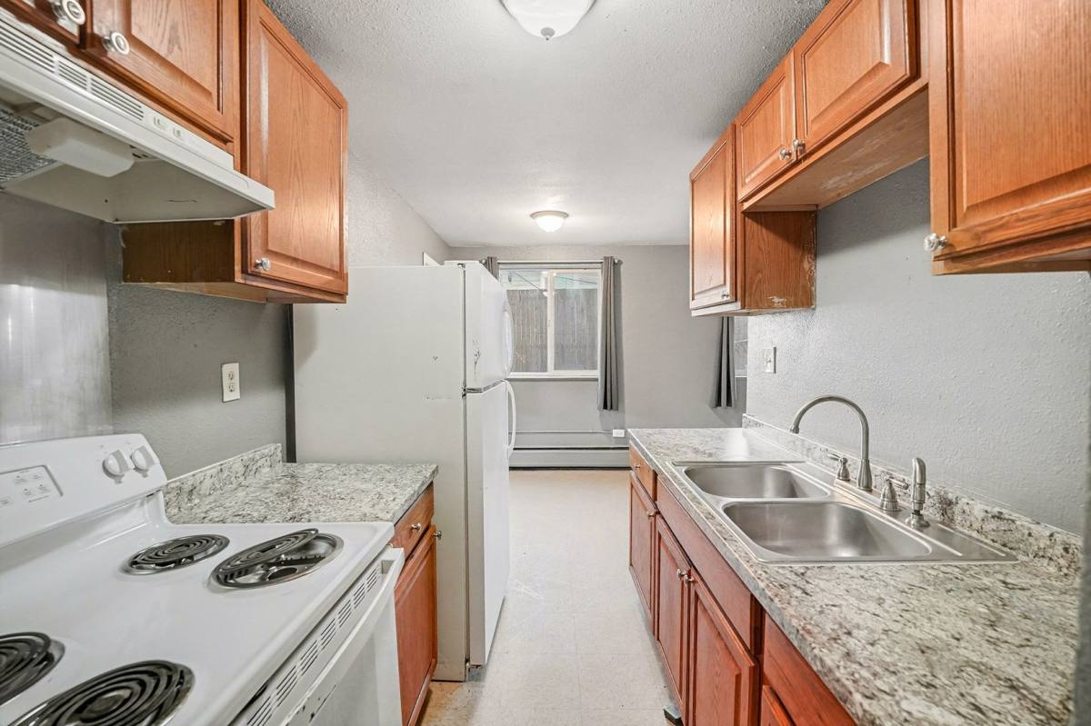 Apartment for rent at 1600 Clinton St, Aurora, CO 80010