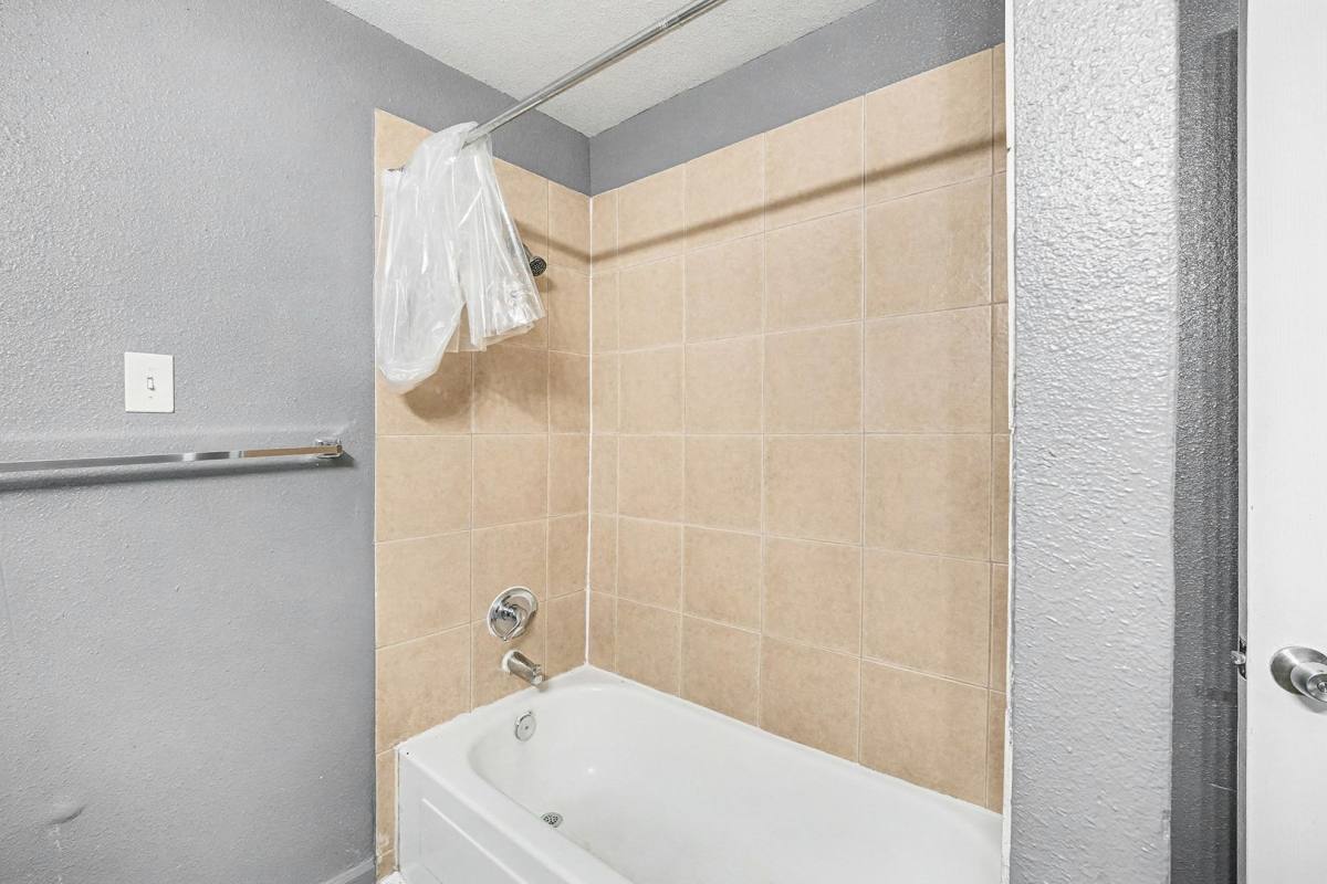 Apartment for rent at 1600 Clinton St, Aurora, CO 80010