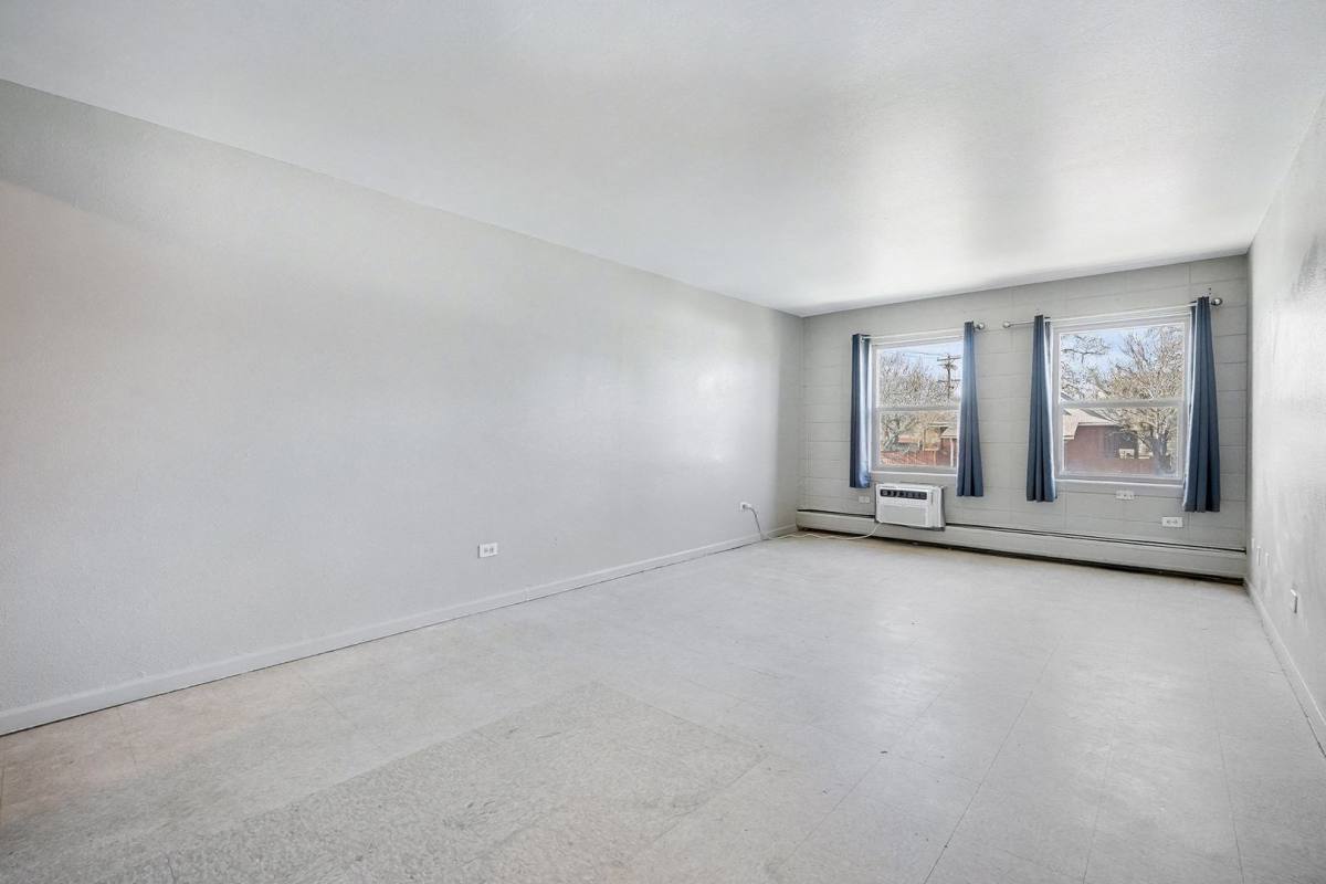 Apartment for rent at 1600 Clinton St, Aurora, CO 80010