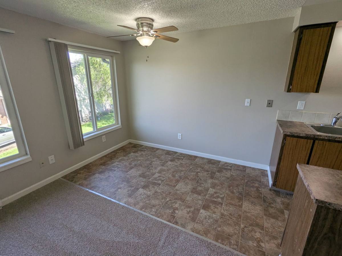 Apartment for rent at 470-488 24th St NE, Salem, OR 97301