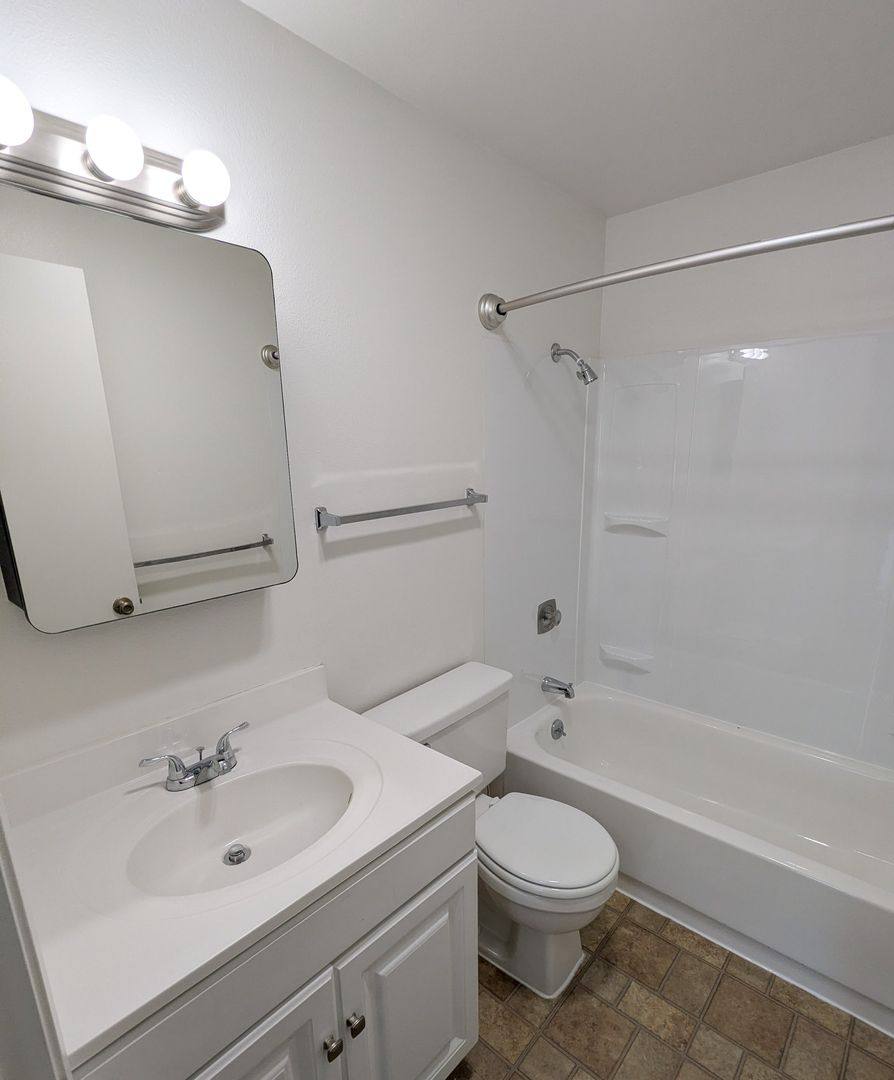 Apartment for rent at 470-488 24th St NE, Salem, OR 97301