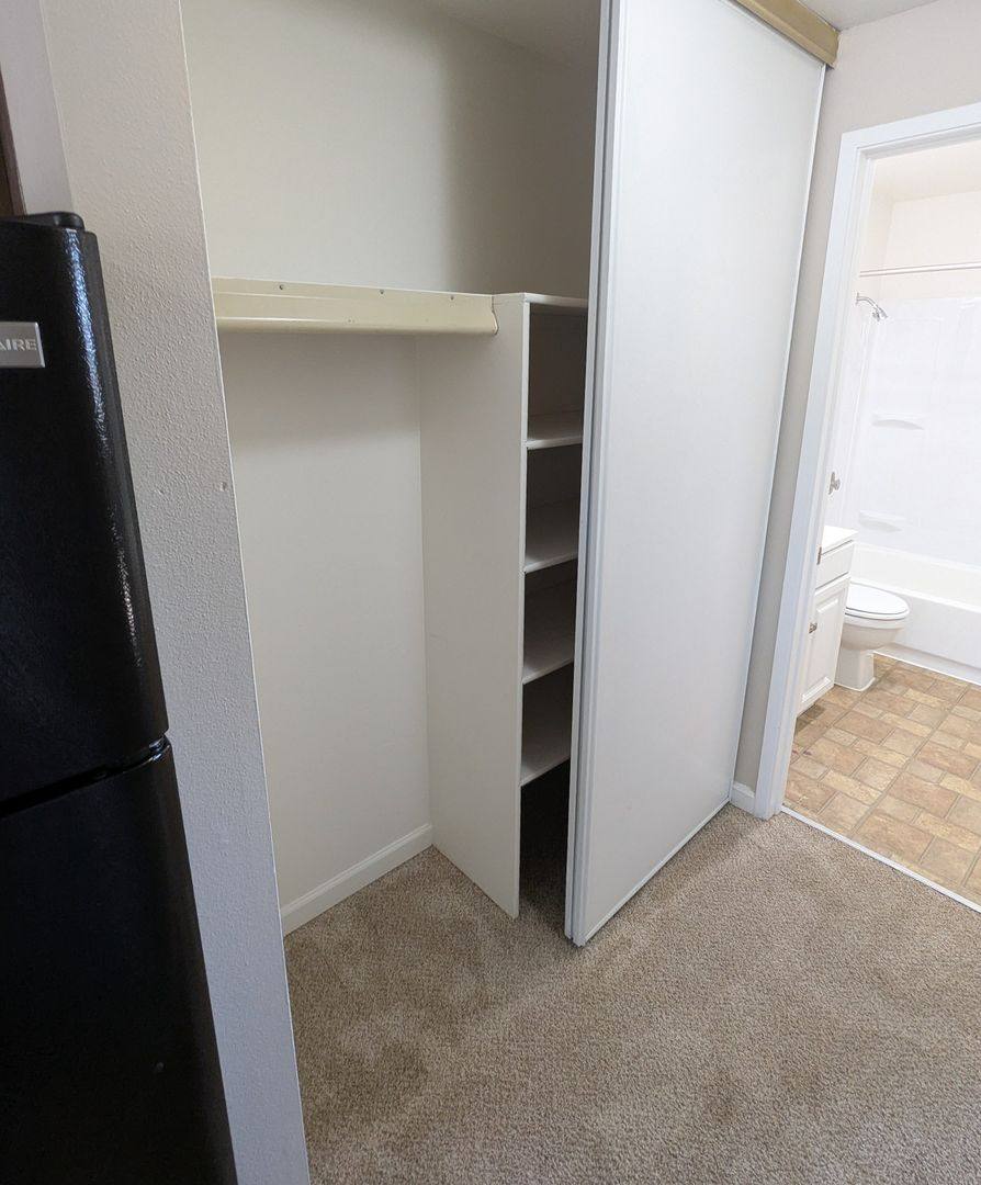 Apartment for rent at 470-488 24th St NE, Salem, OR 97301