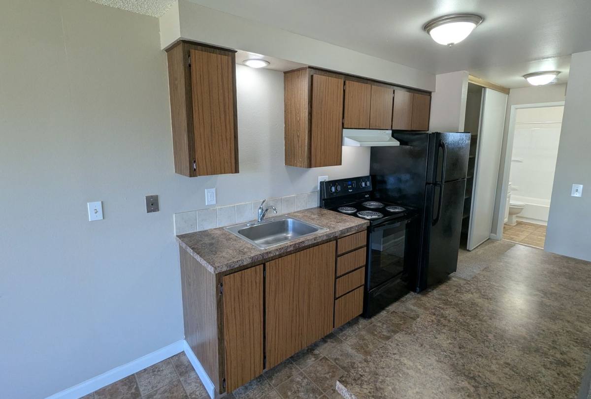 Apartment for rent at 470-488 24th St NE, Salem, OR 97301