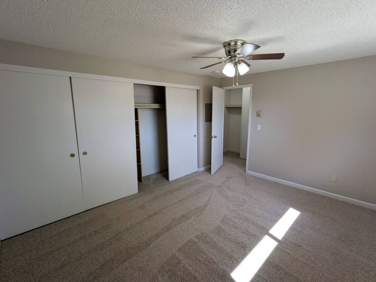 Apartment for rent at 470-488 24th St NE, Salem, OR 97301