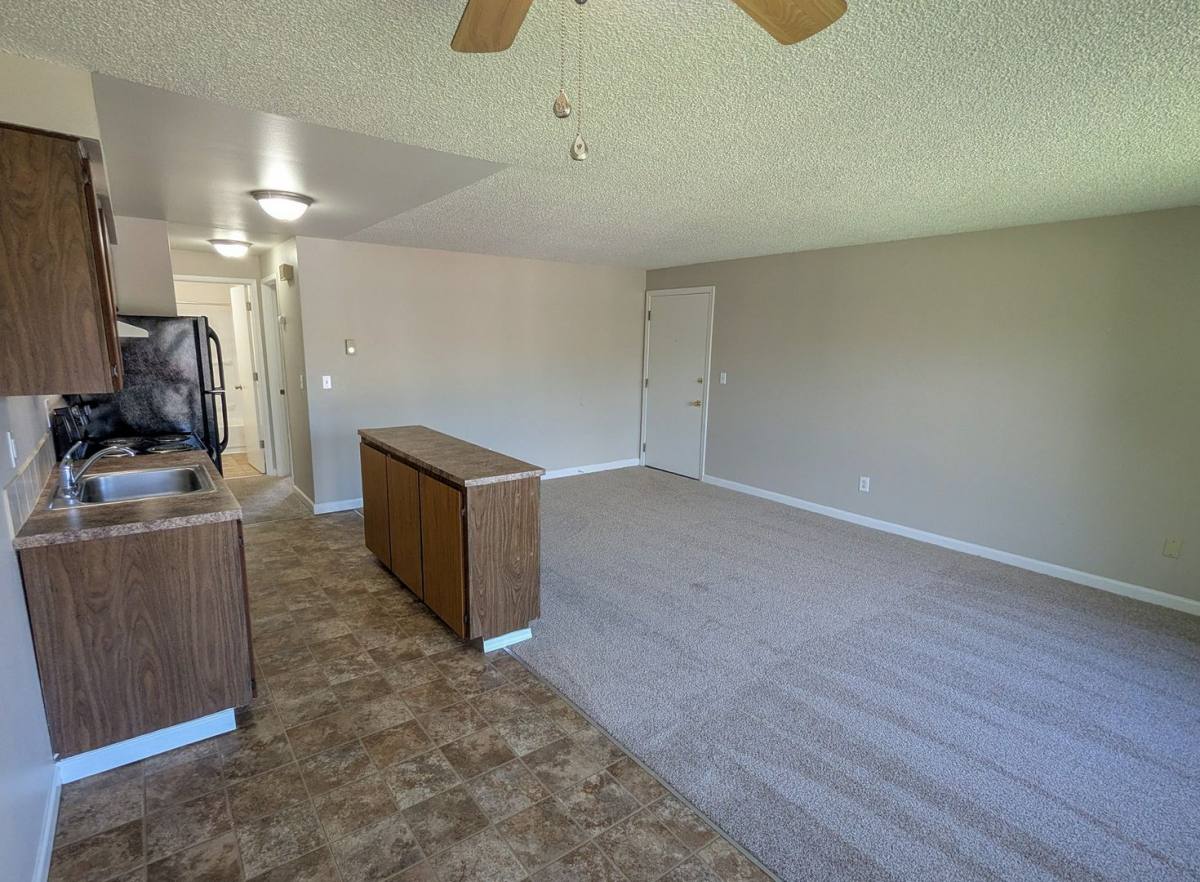Apartment for rent at 470-488 24th St NE, Salem, OR 97301