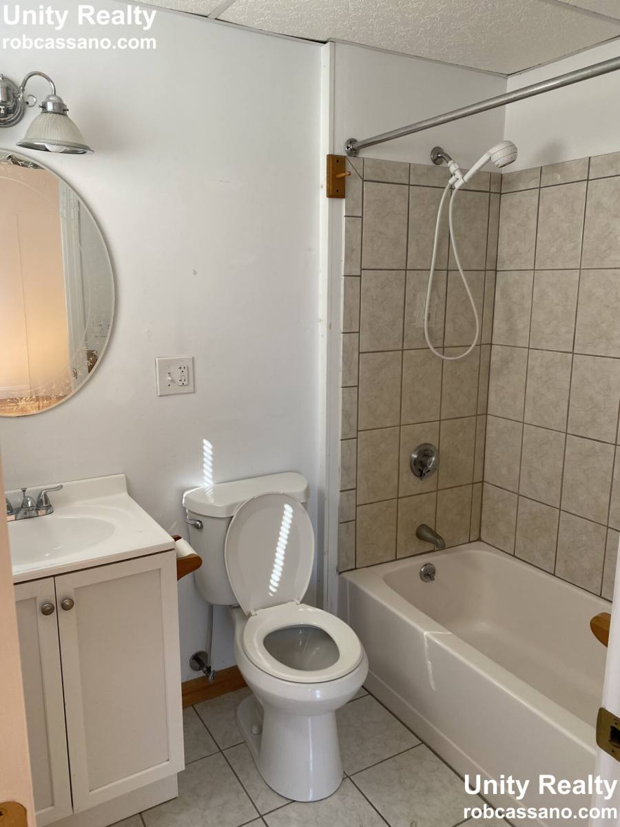 Apartment for rent at 86 Fellsway W, Somerville, MA 02145