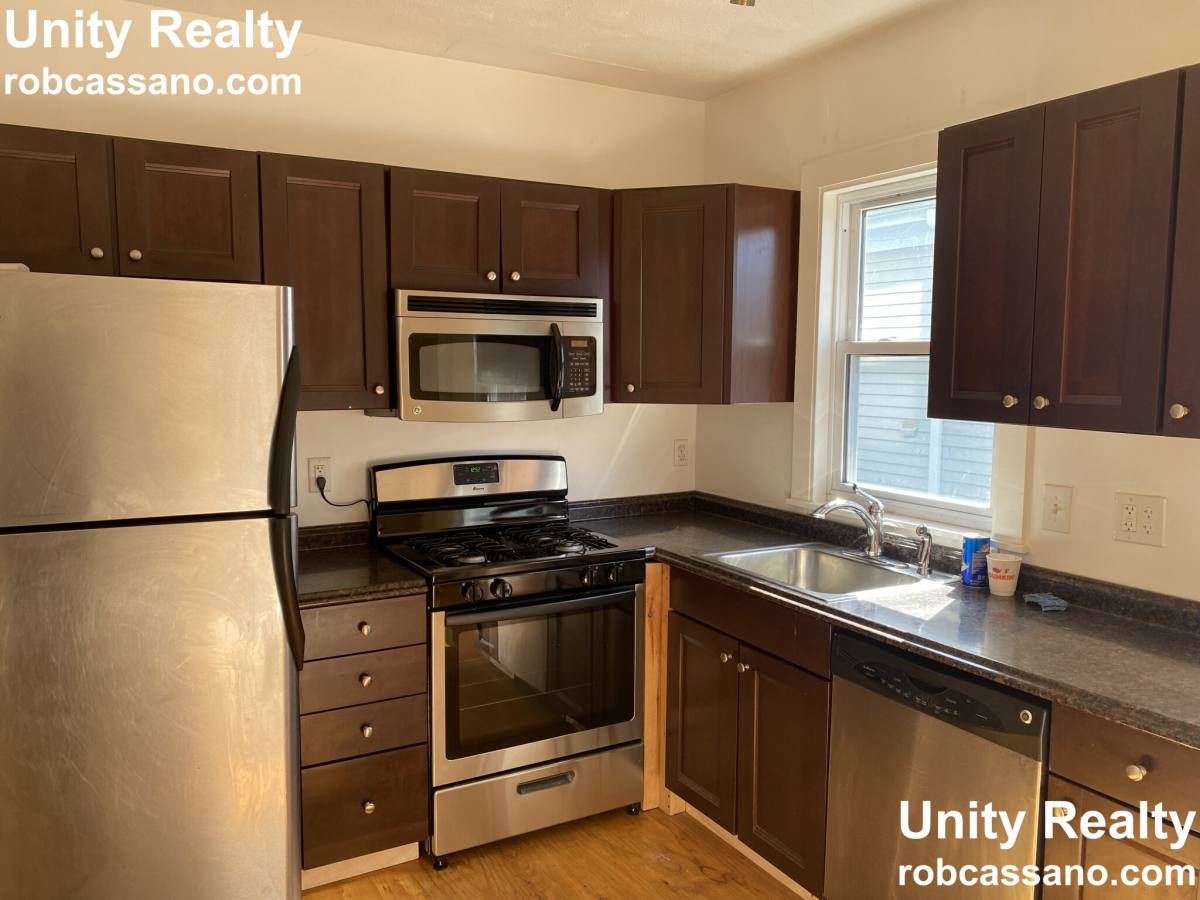 Apartment for rent at 86 Fellsway W, Somerville, MA 02145