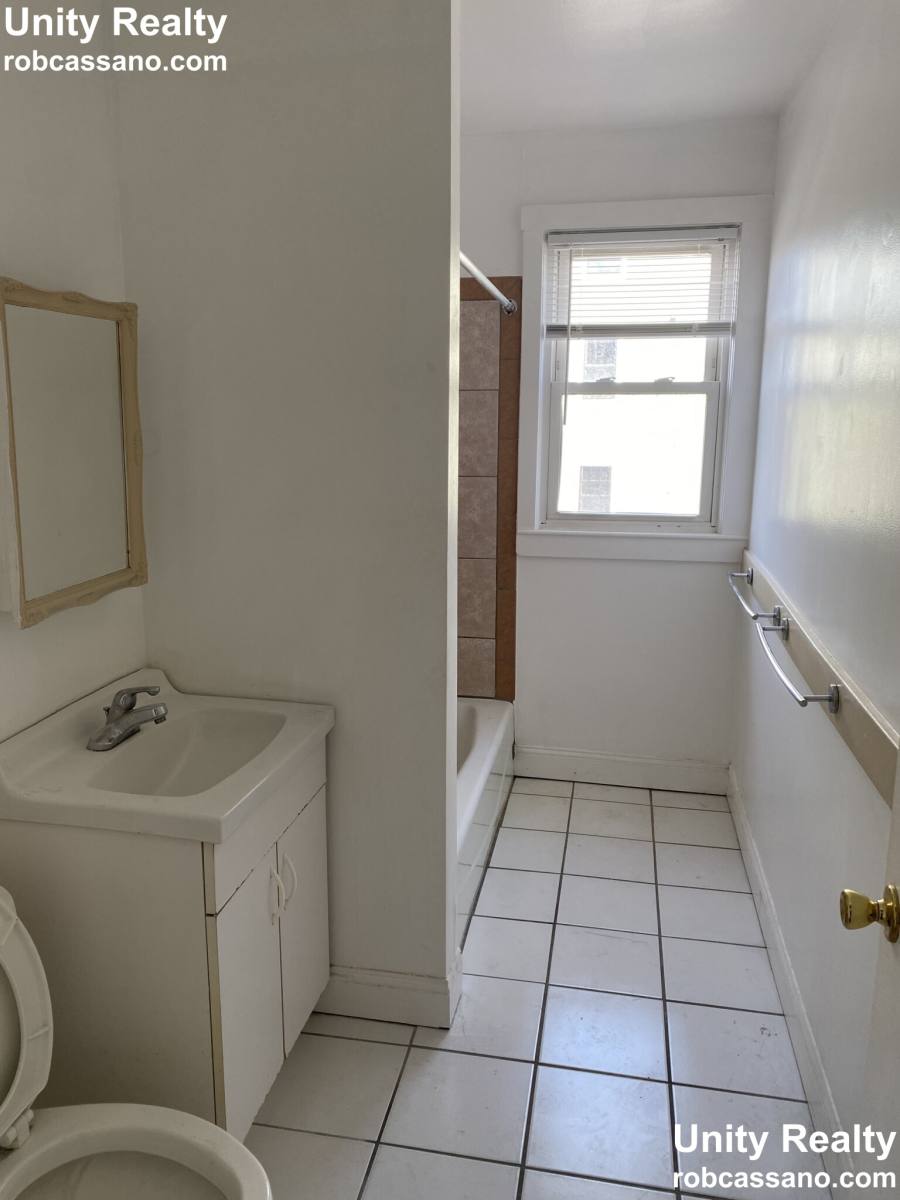 Apartment for rent at 86 Fellsway W, Somerville, MA 02145