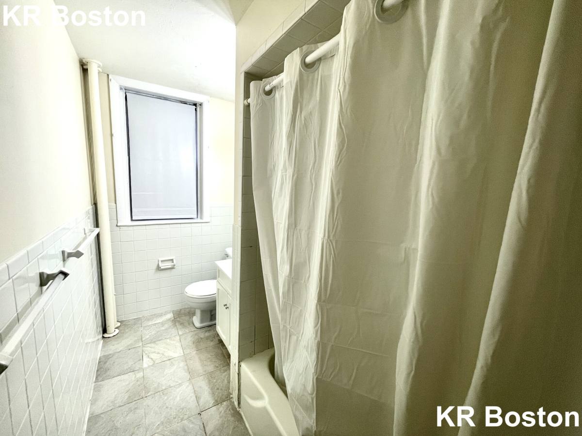 Apartment for rent at 1137 Commonwealth Ave #1, Allston, MA 02134