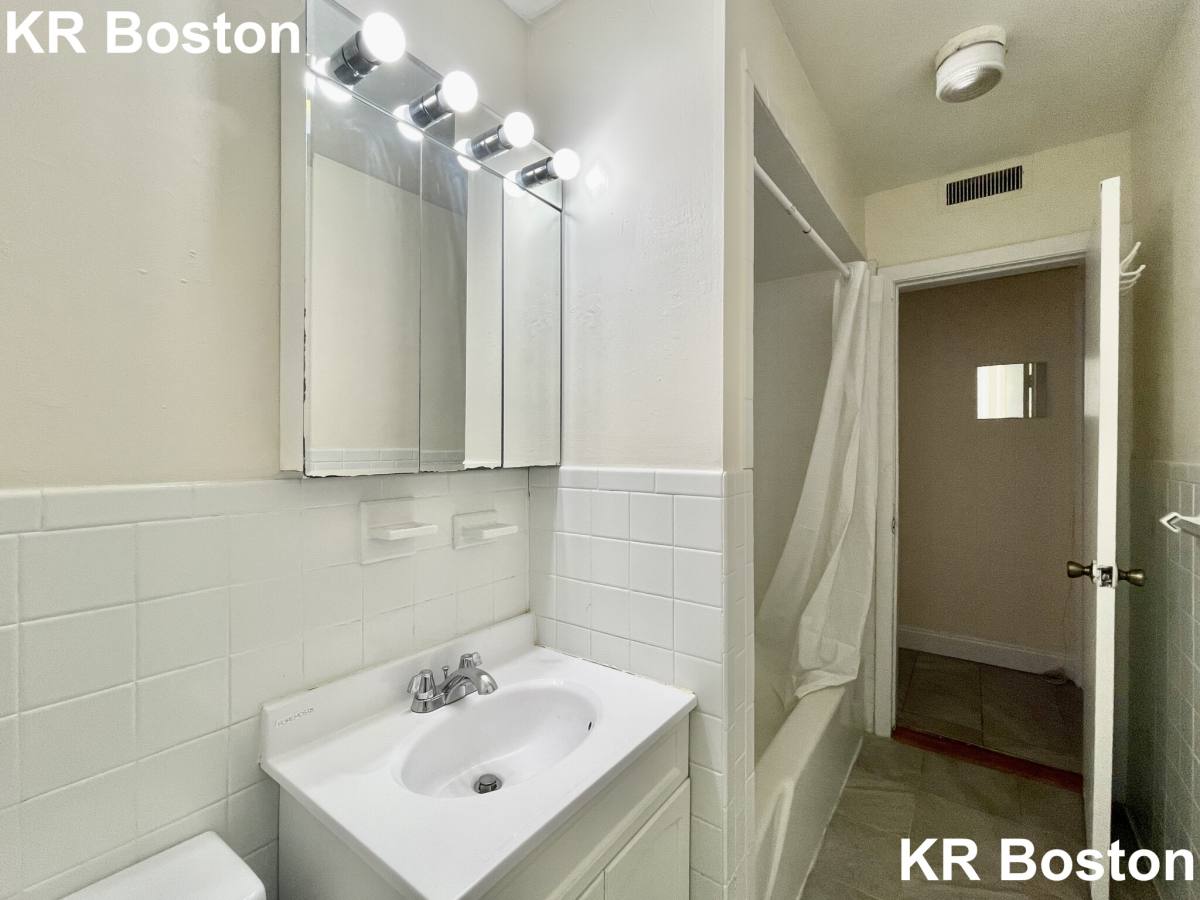 Apartment for rent at 1137 Commonwealth Ave #1, Allston, MA 02134