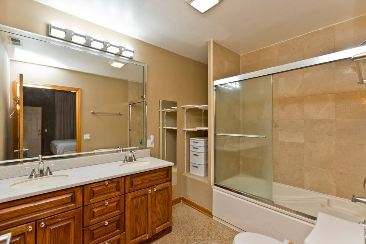 Condo for rent at 842 W Adams St #3, Chicago, IL 60607