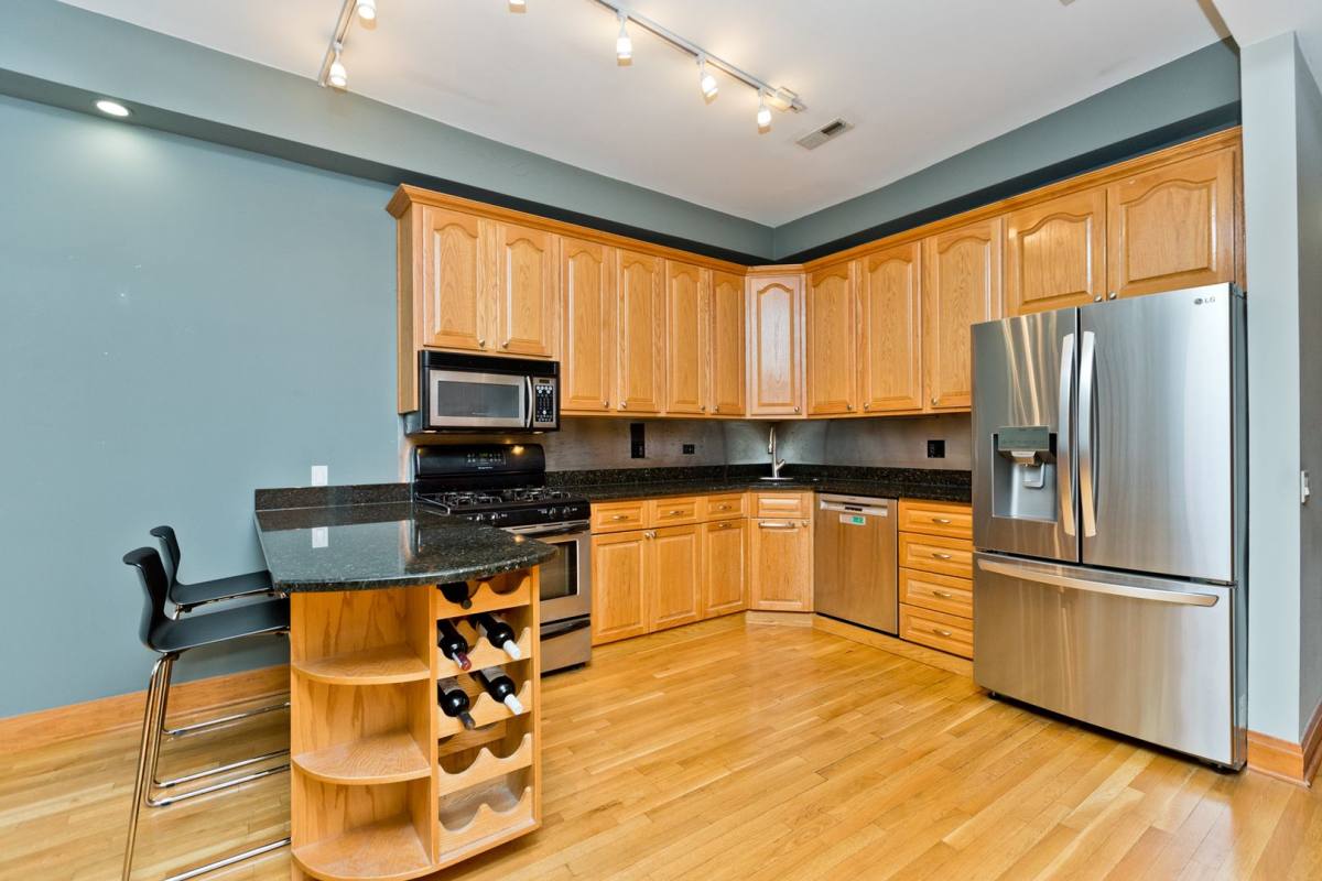 Condo for rent at 842 W Adams St #3, Chicago, IL 60607