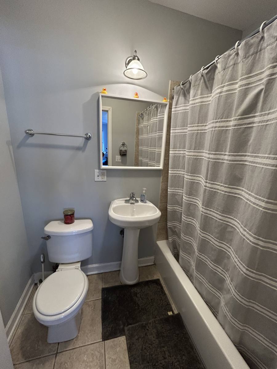 Apartment for rent at 2253 W Rosemont #3, Chicago, IL 60659
