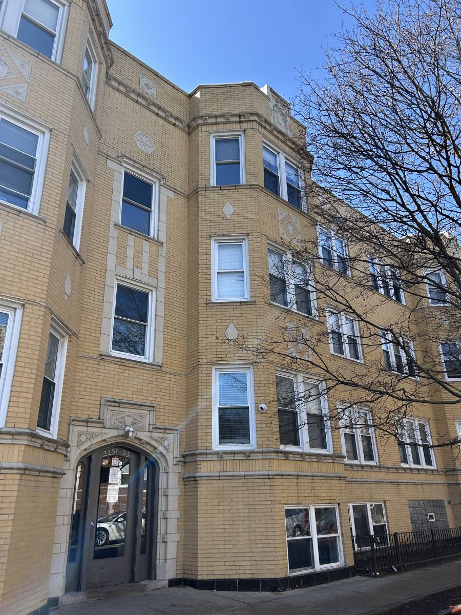 Apartment for rent at 2253 W Rosemont #3, Chicago, IL 60659