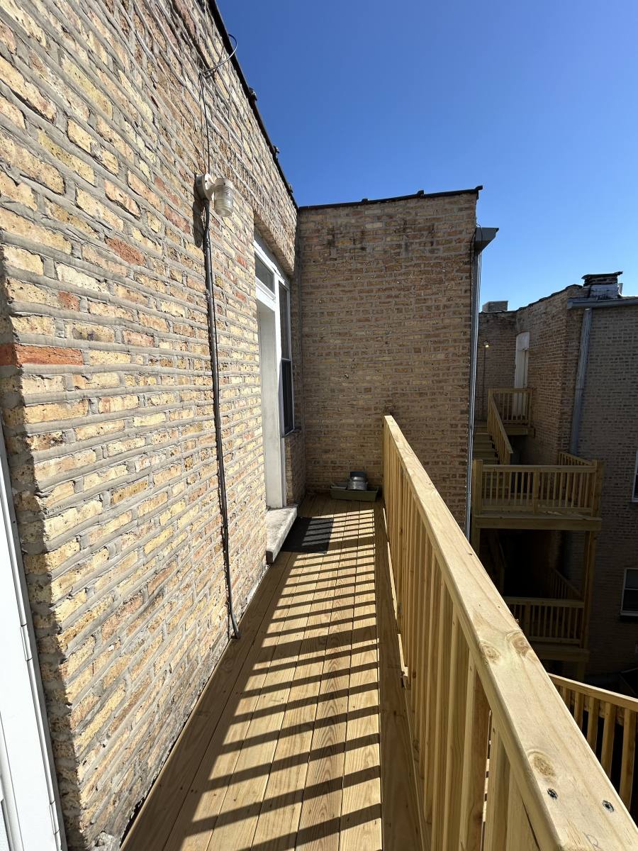 Apartment for rent at 2253 W Rosemont #3, Chicago, IL 60659