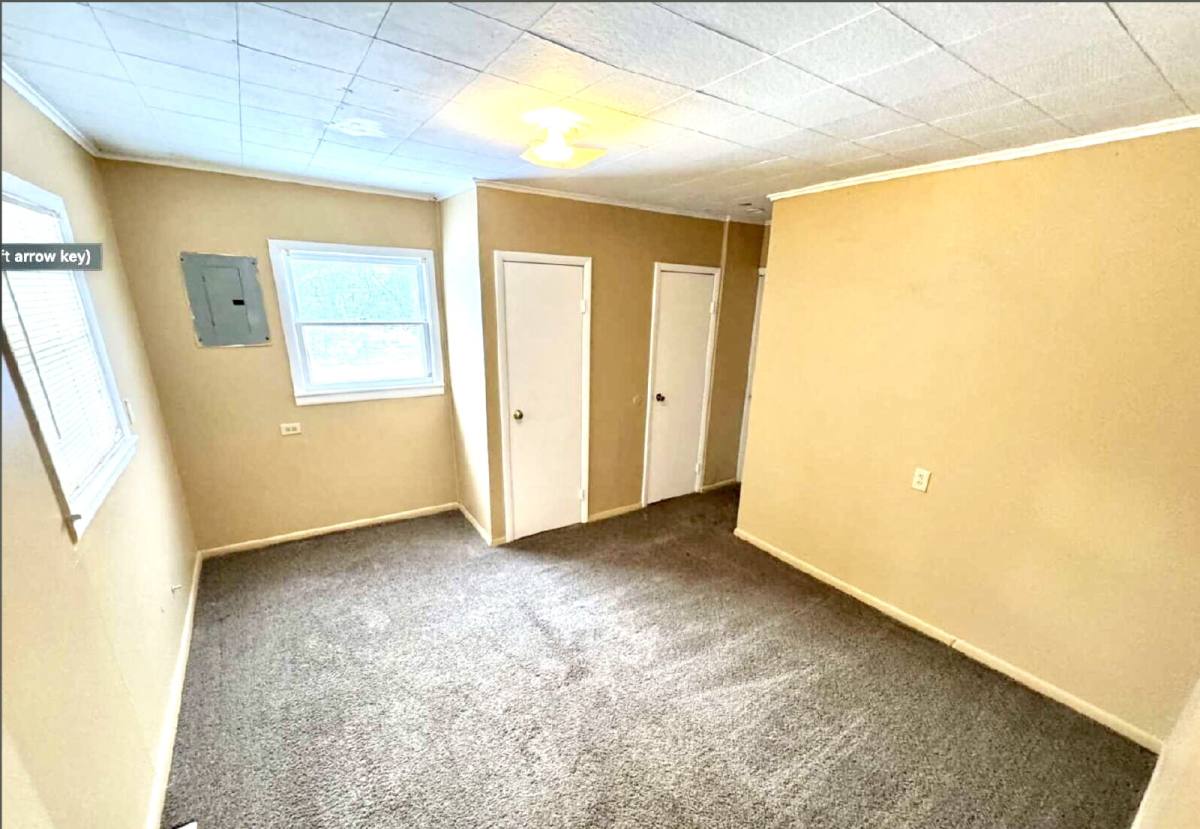 Apartment for rent at 2401 Lowell Ave #1, Saginaw, MI 48601