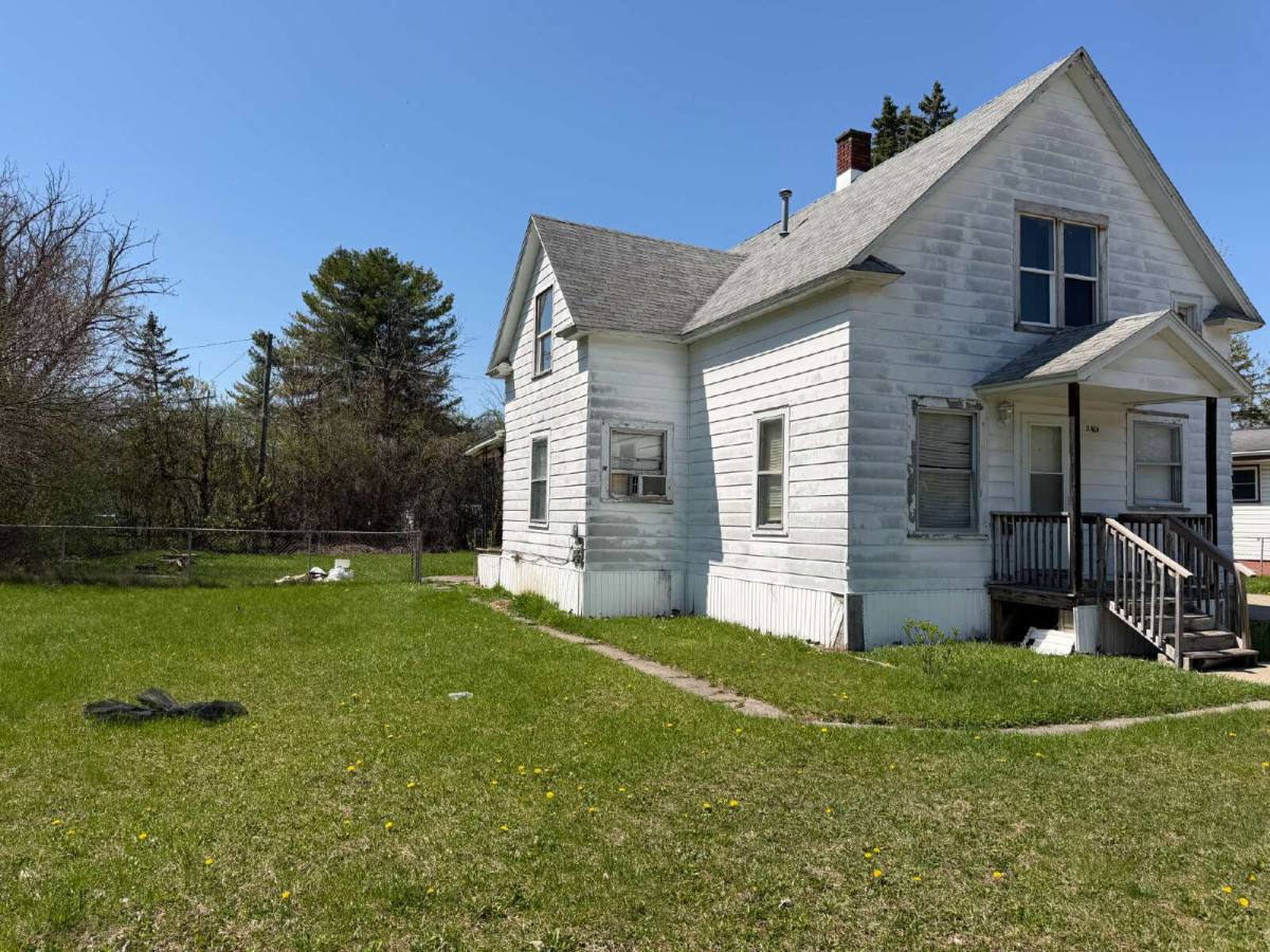 Apartment for rent at 2401 Lowell Ave #1, Saginaw, MI 48601