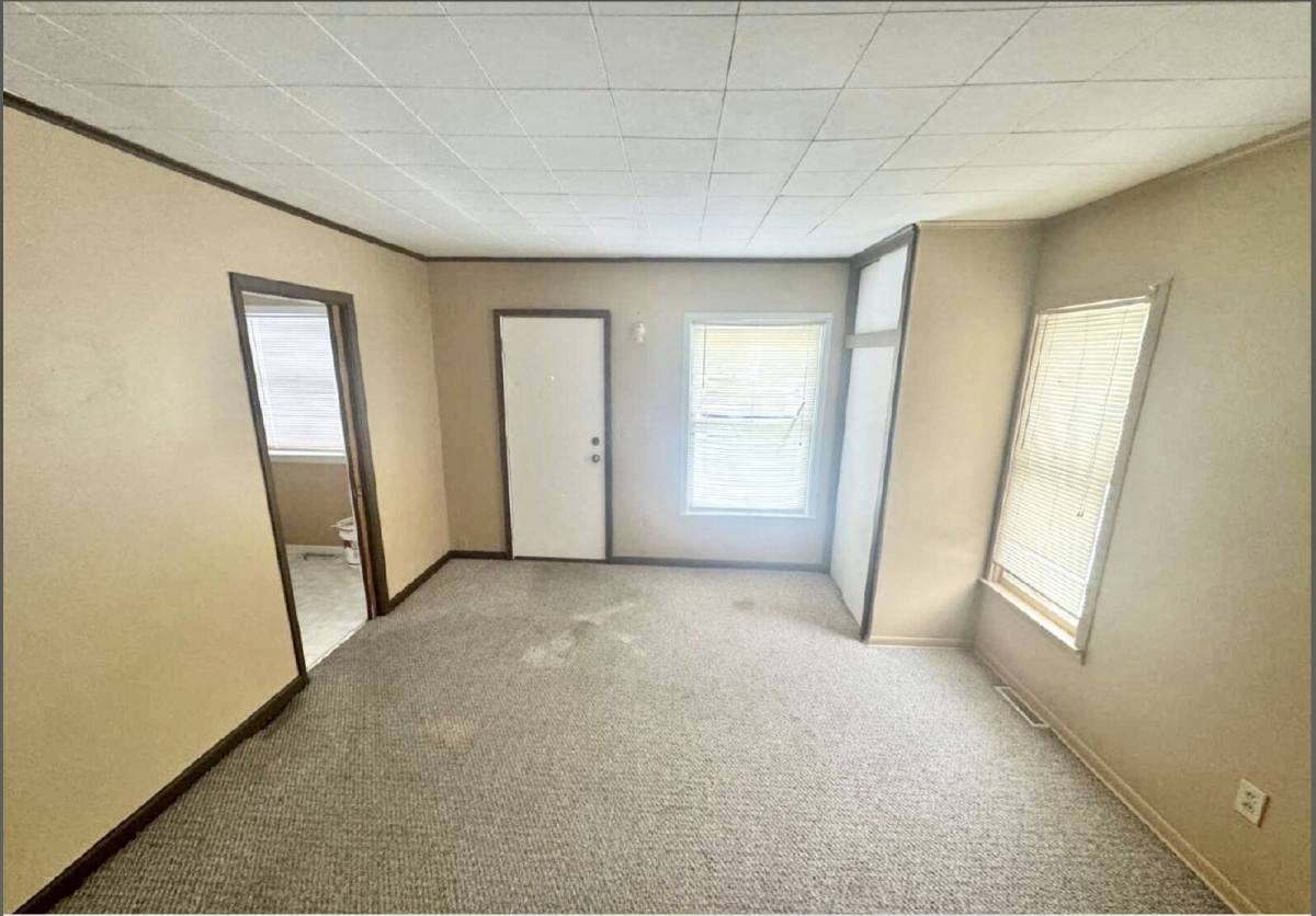 Apartment for rent at 2401 Lowell Ave #1, Saginaw, MI 48601