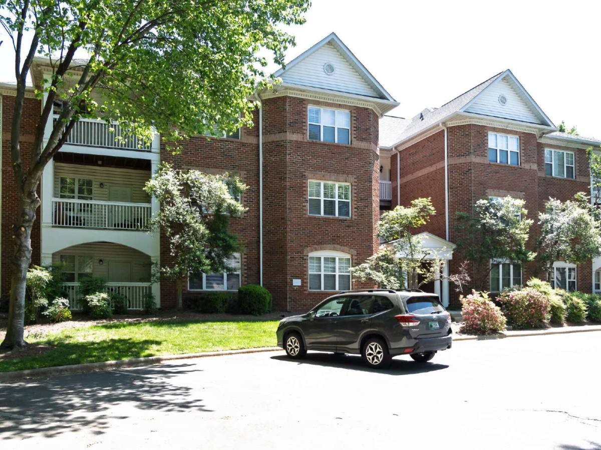Apartment for rent at 5609 Fairview Rd #3, Charlotte, NC 28209