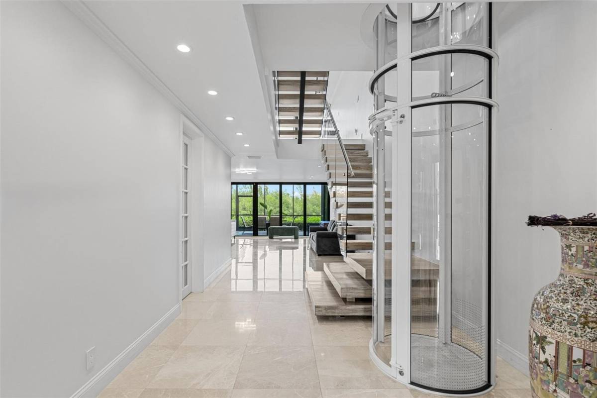 Townhouse for rent at 6124 Paradise Point Dr, Miami, FL 33157