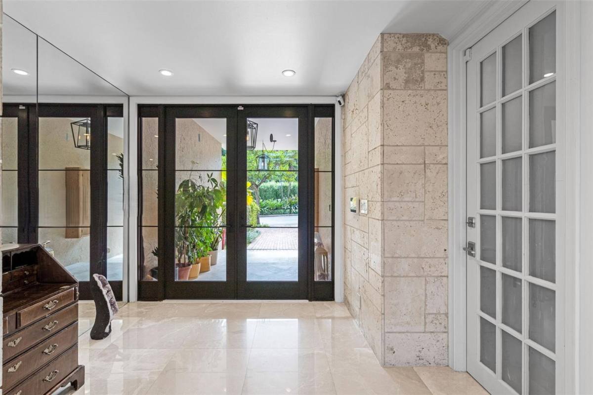 Townhouse for rent at 6124 Paradise Point Dr, Miami, FL 33157