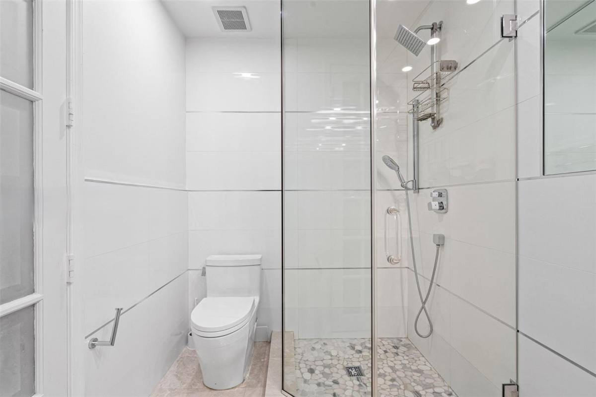 Townhouse for rent at 6124 Paradise Point Dr, Miami, FL 33157