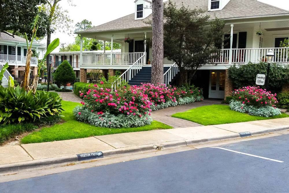 Apartment for rent at 10220 Memorial Dr, Houston, TX 77024