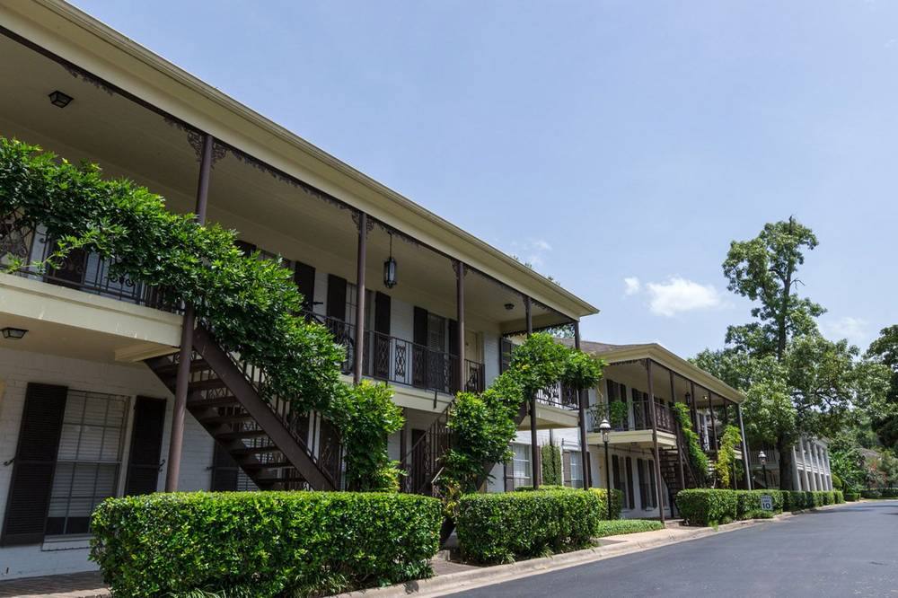 Apartment for rent at 10220 Memorial Dr, Houston, TX 77024