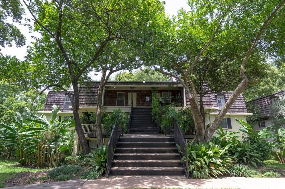 Apartment for rent at 10220 Memorial Dr, Houston, TX 77024