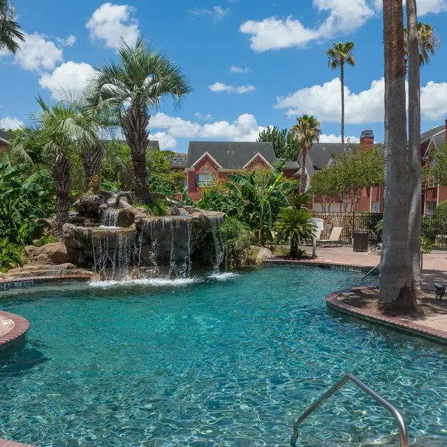 Apartment for rent at 2380 Bering Dr, Houston, TX 77057