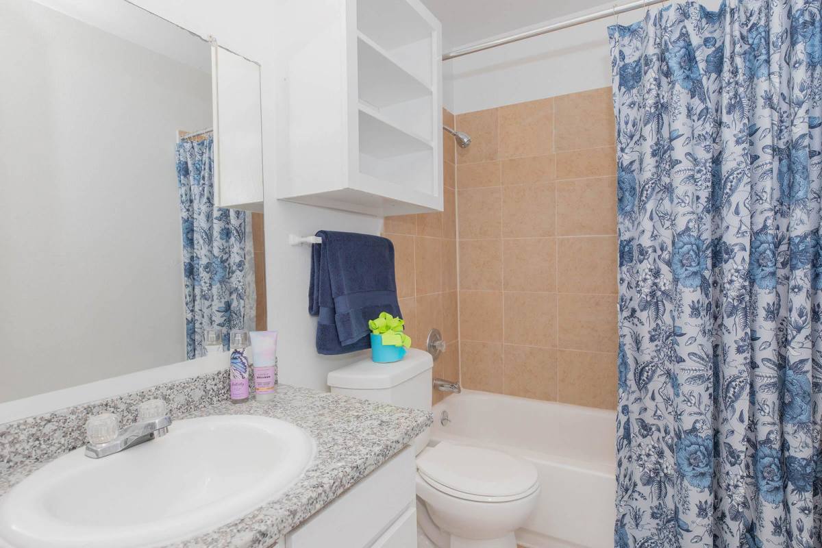 Apartment for rent at 6370 Windswept Lane, Houston, TX 77057