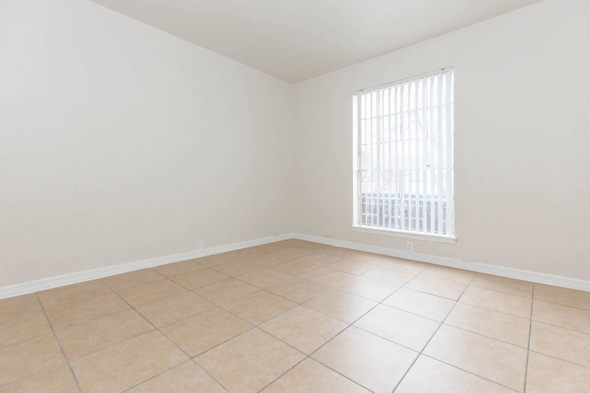 Apartment for rent at 6370 Windswept Lane, Houston, TX 77057