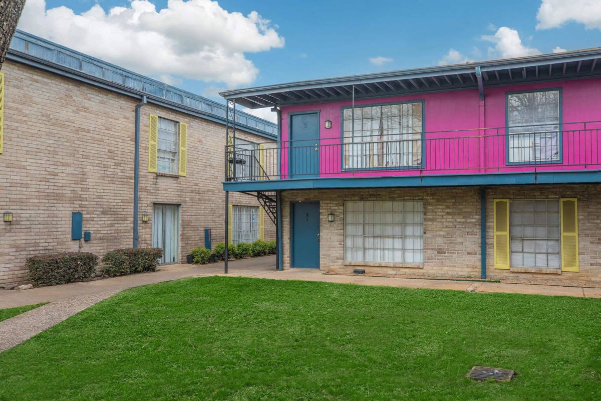Apartment for rent at 6370 Windswept Lane, Houston, TX 77057
