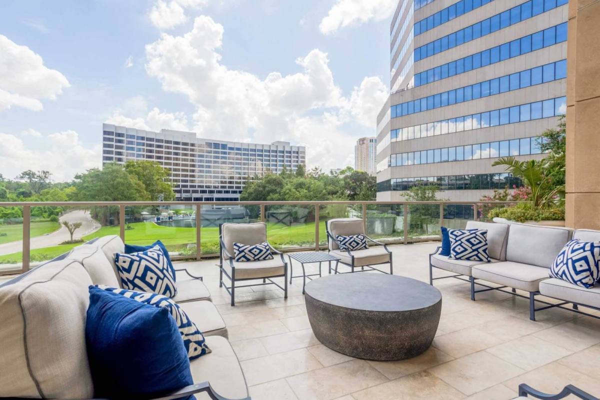 Apartment for rent at 7 Riverway, Houston, TX 77056
