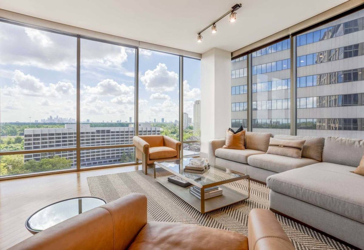Apartment for rent at 7 Riverway, Houston, TX 77056