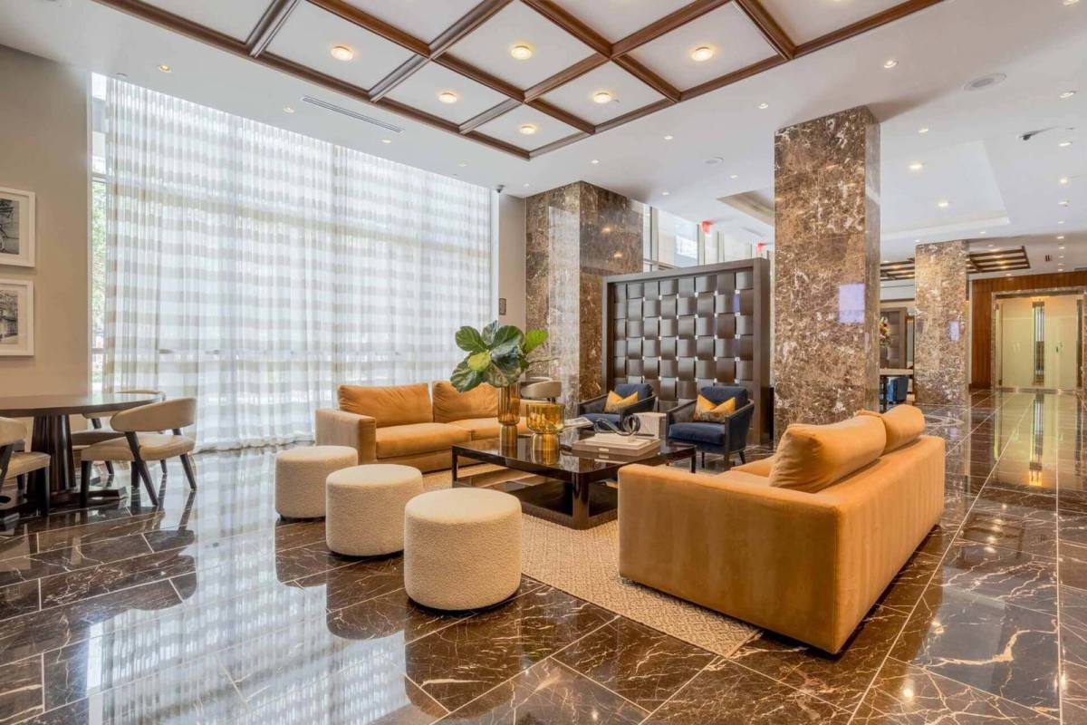 Apartment for rent at 7 Riverway, Houston, TX 77056