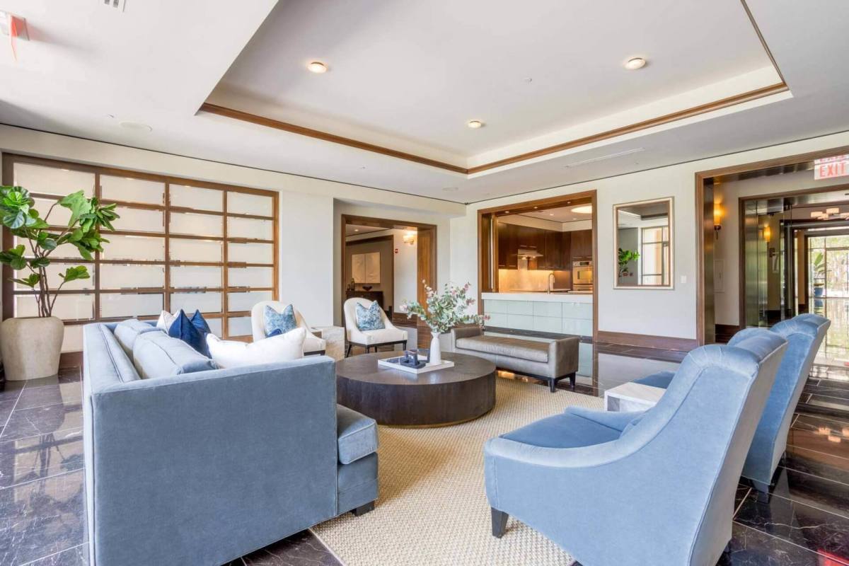 Apartment for rent at 7 Riverway, Houston, TX 77056