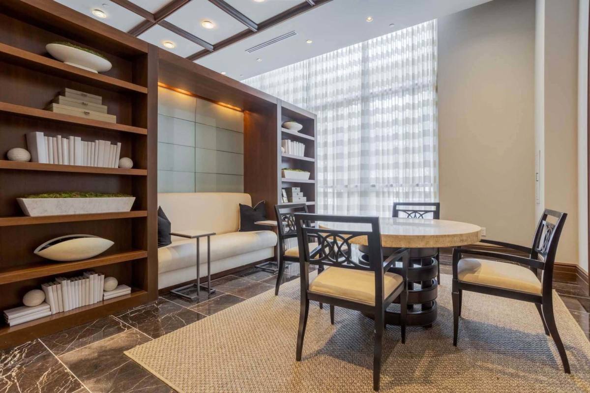 Apartment for rent at 7 Riverway, Houston, TX 77056