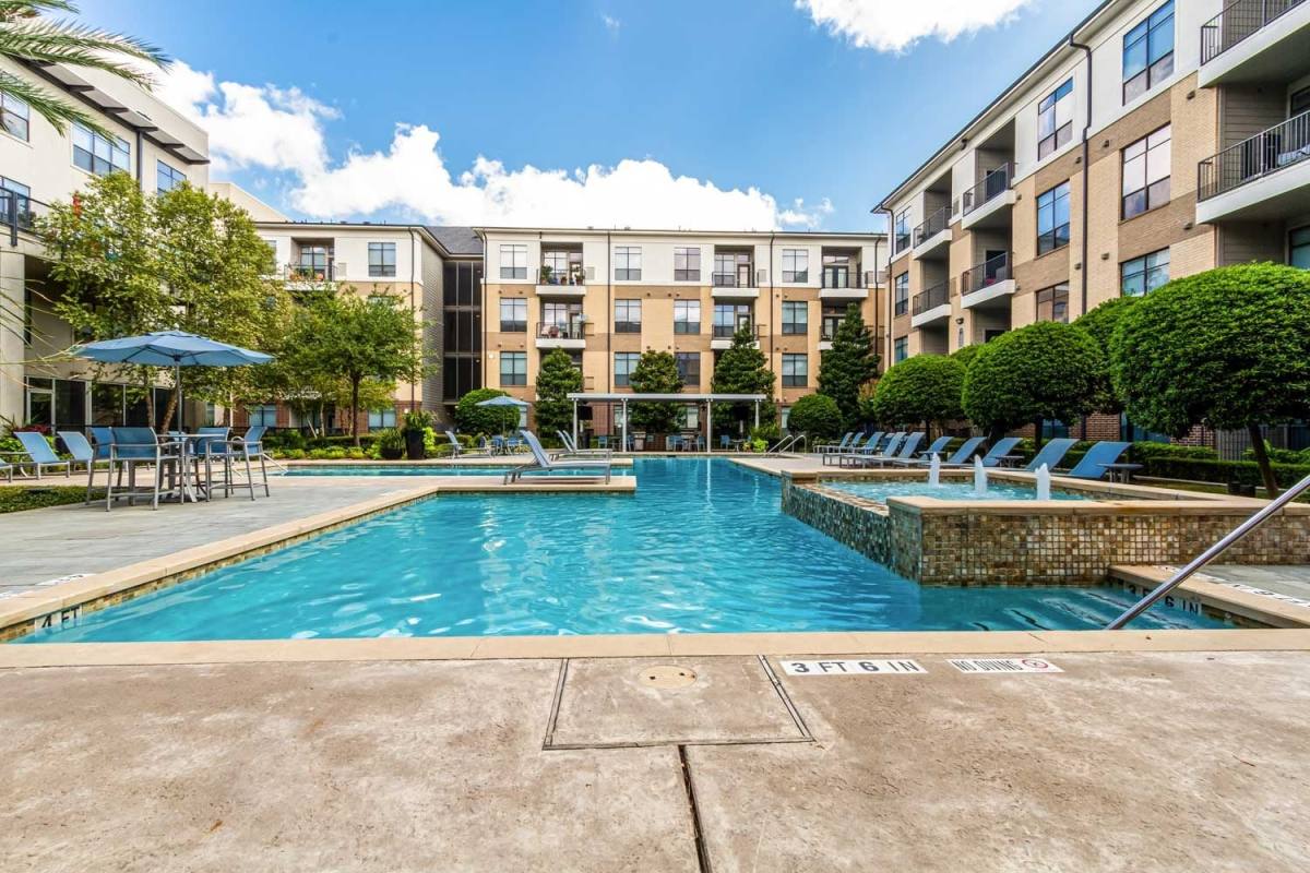 Apartment for rent at 2525 S Voss Rd, Houston, TX 77057