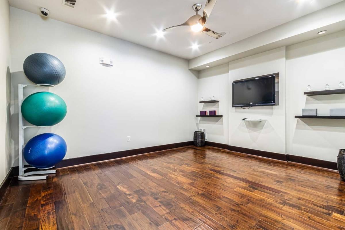 Apartment for rent at 2525 S Voss Rd, Houston, TX 77057