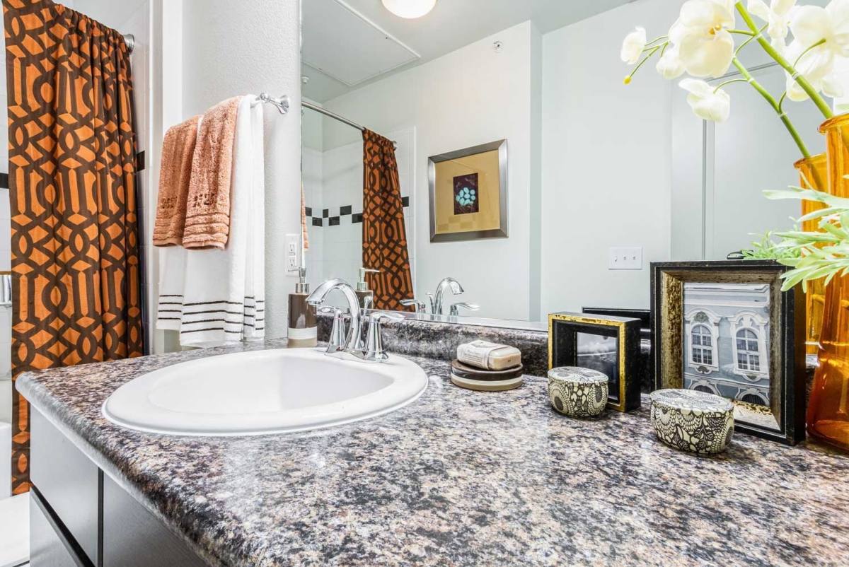 Apartment for rent at 2525 S Voss Rd, Houston, TX 77057