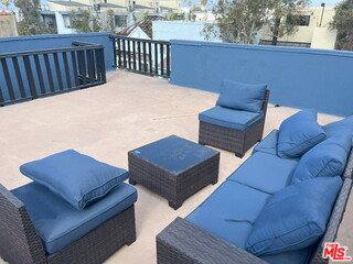 Apartment for rent at 36 Brooks Ave #D, Venice, CA 90291