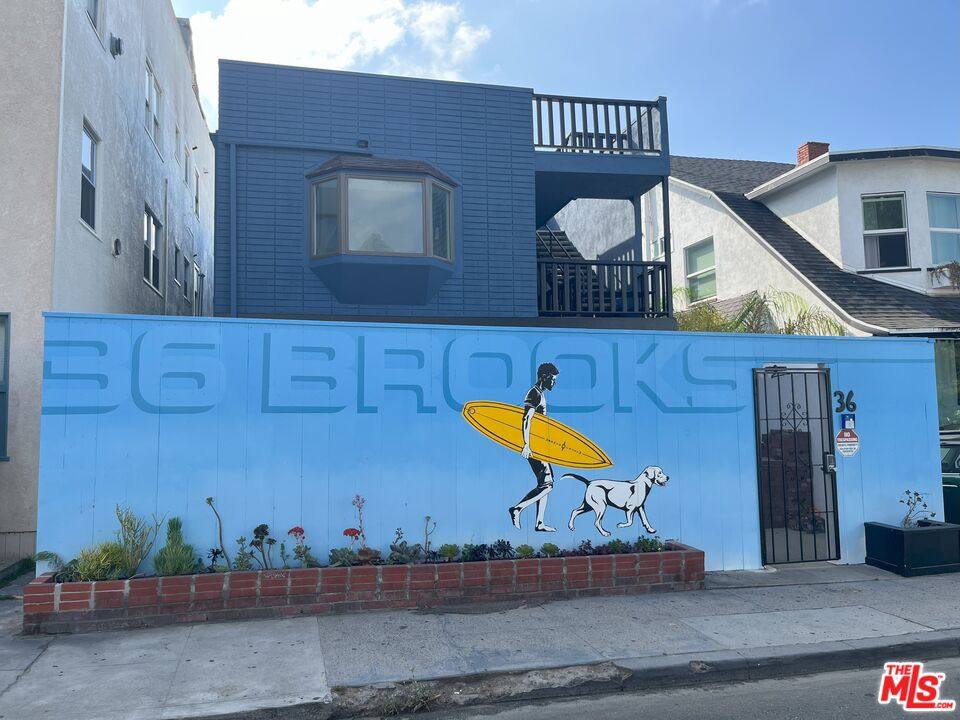 Apartment for rent at 36 Brooks Ave #D, Venice, CA 90291