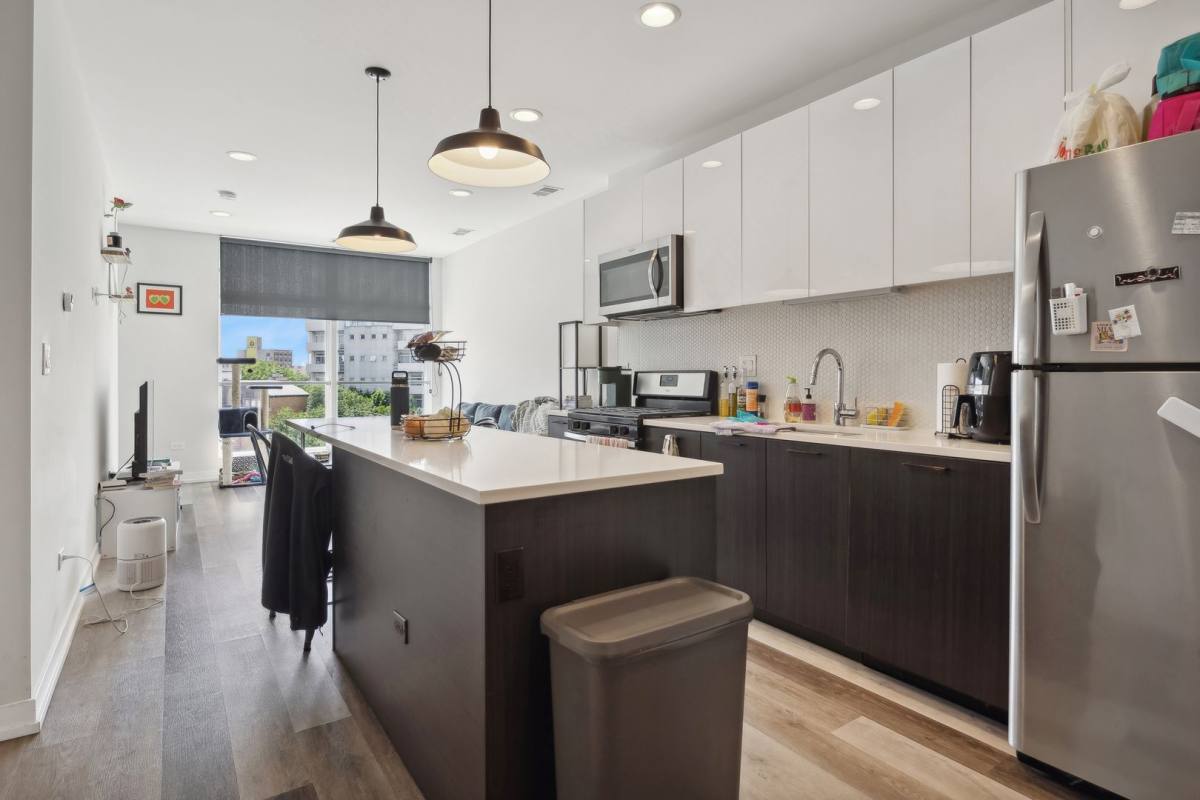 Apartment for rent at 713 N Milwaukee Ave, Chicago, IL 60642