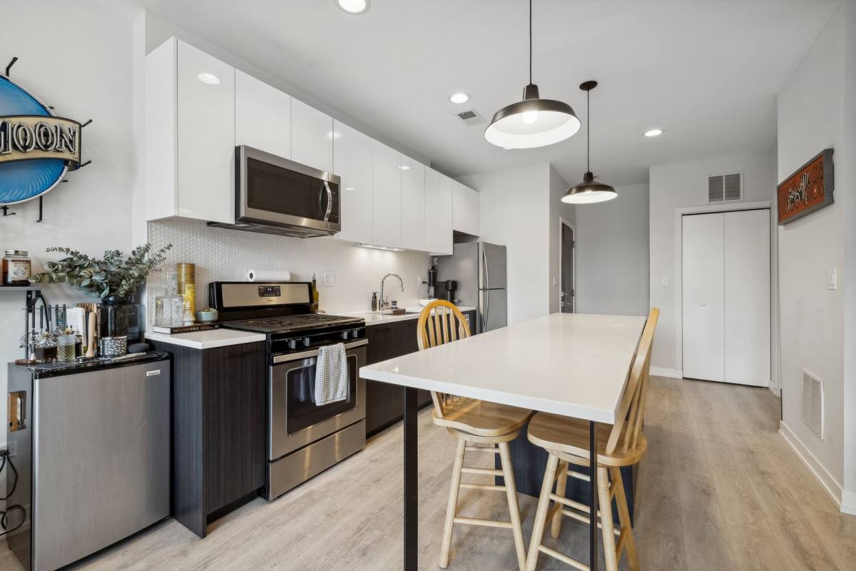 Apartment for rent at 713 N Milwaukee Ave, Chicago, IL 60642