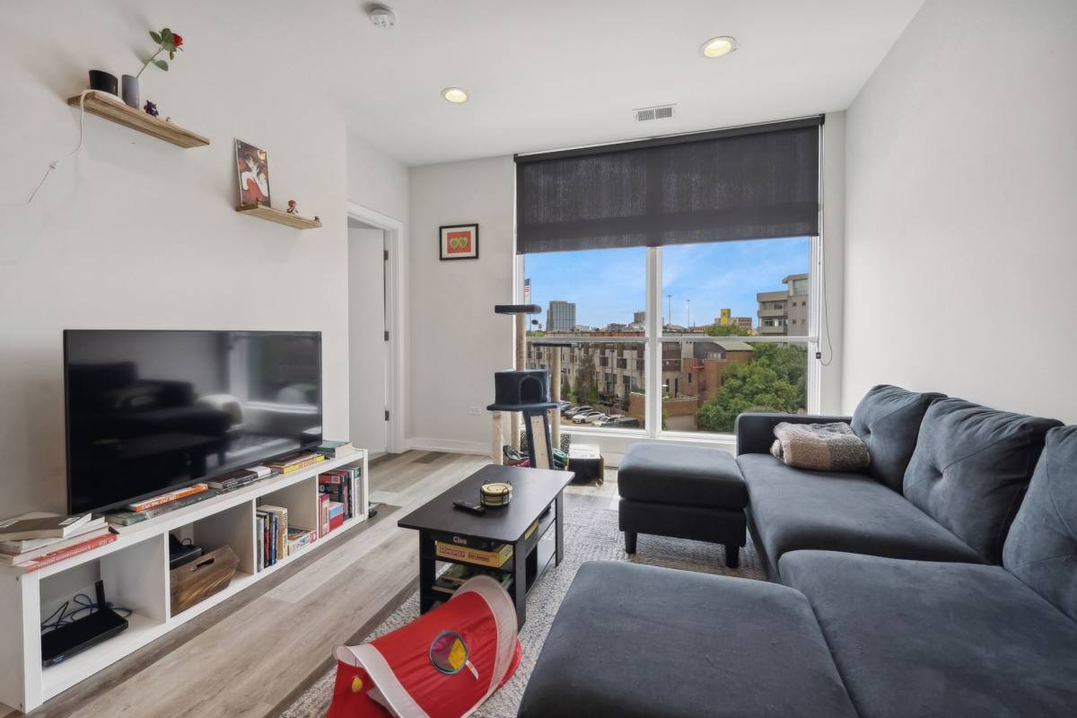 Apartment for rent at 713 N Milwaukee Ave, Chicago, IL 60642