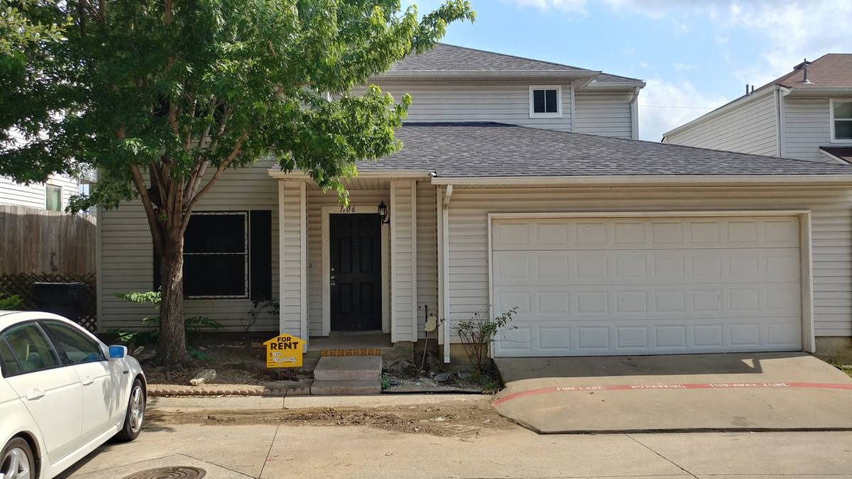 House for rent at 1106 Nuevo Leon Plaza, Dallas, TX 75211