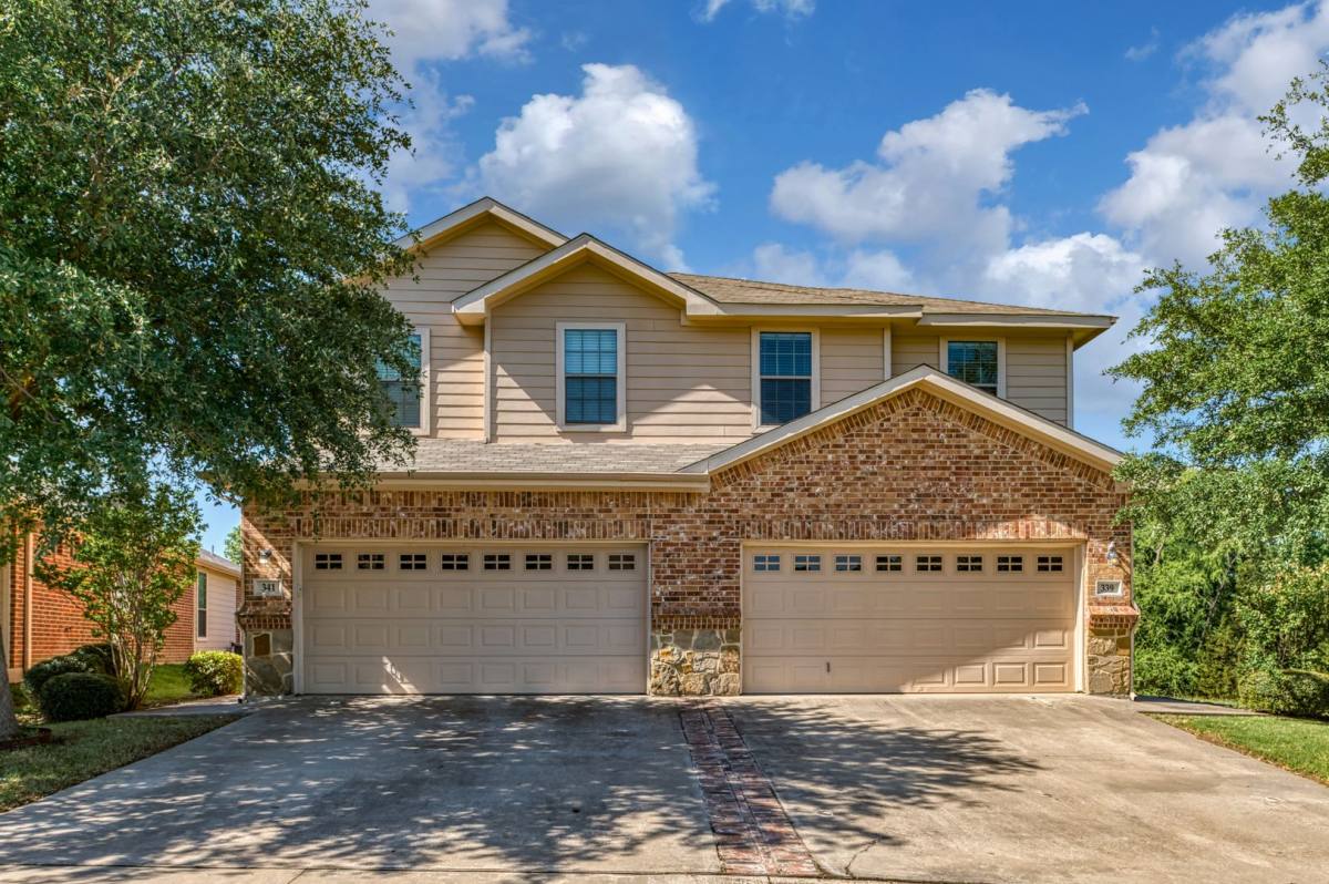 Townhouse for rent at 341 Orbit Dr, Lavon, TX 75166